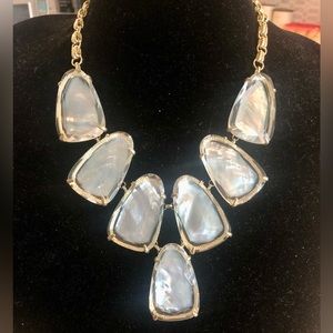 Kendra Scott Harlow ivory and gold necklace